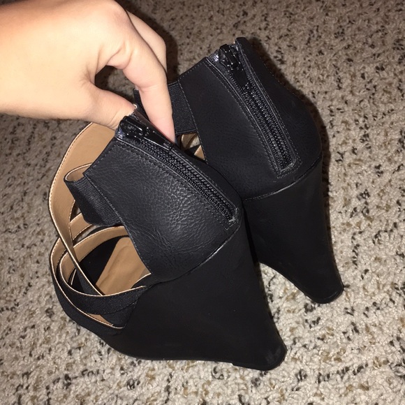 Chinese laundry black wedges - Picture 3 of 4